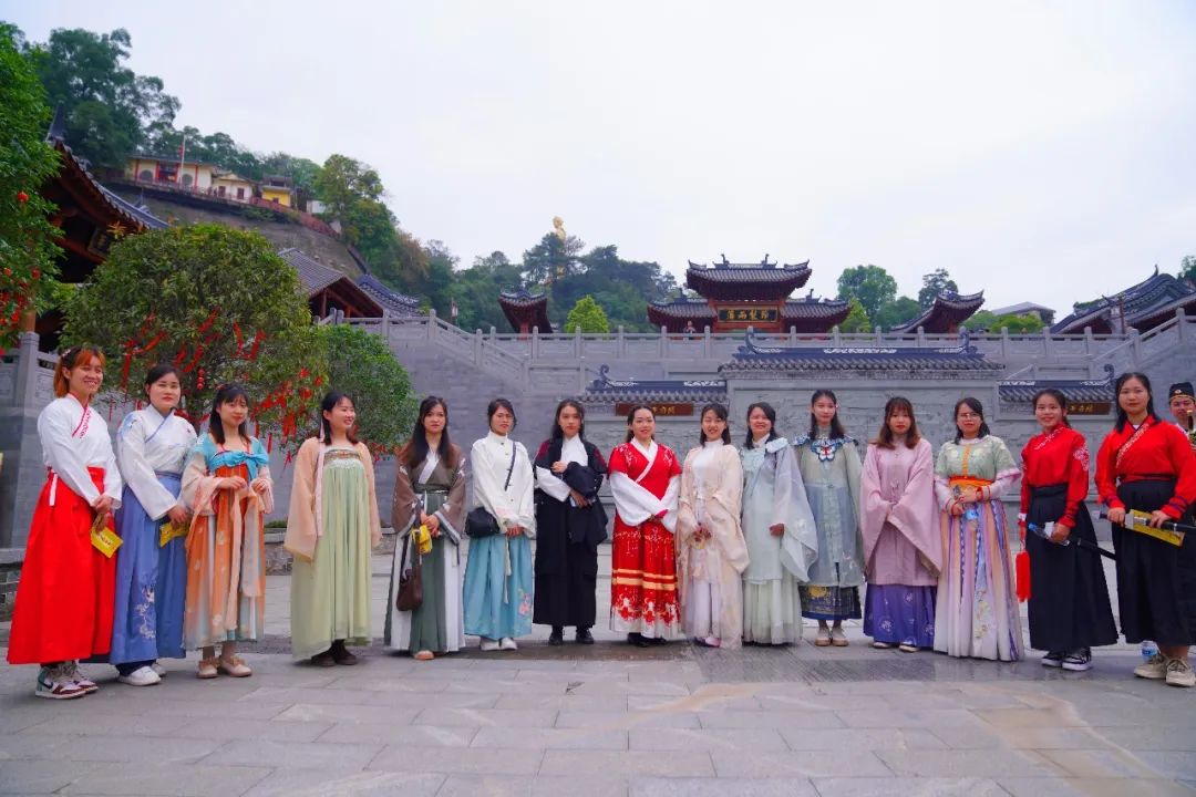 團(tuán)青關(guān)注丨遇見(jiàn)春天，浪漫與你